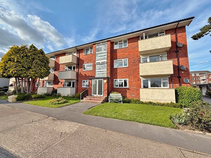 2 Bedroom Flat For Sale In East Lodge Park, Farlington, PO6