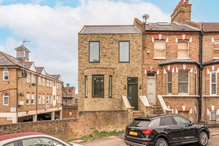 3 Bedroom End Of Terrace House For Sale In Fransfield Grove, Sydenham, SE26