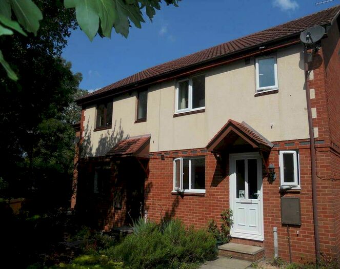 3 Bedroom Semi-Detached House To Rent In Foxgrove, Chippenham, SN14