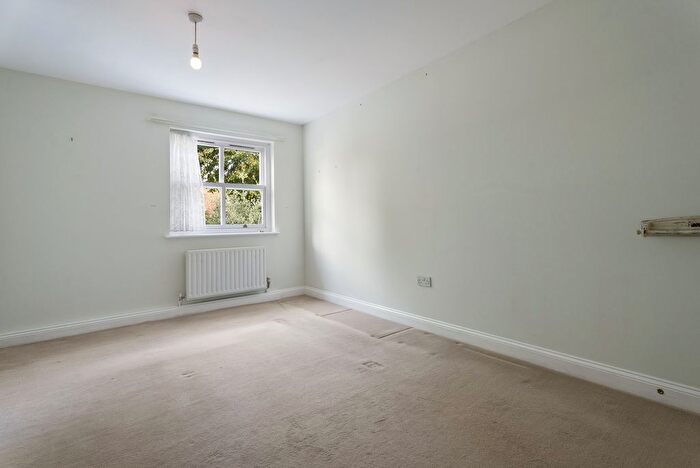 2 Bedroom Flat To Rent In Creswick Road, London, W3