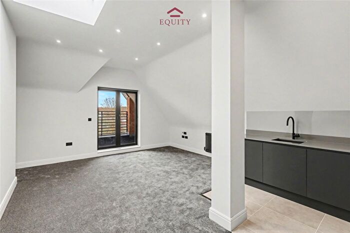 2 Bedroom Flat To Rent In Bullsmoor Lane, Enfield, EN3