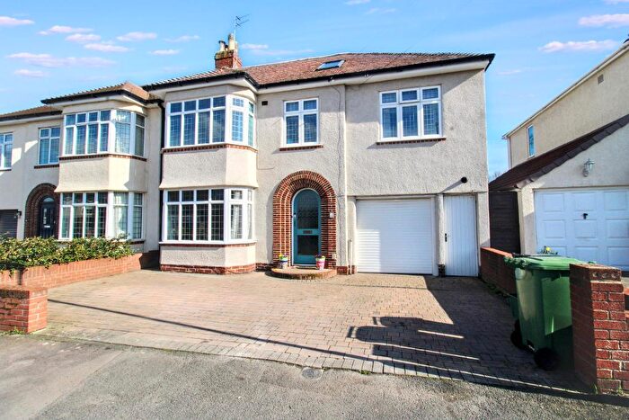 6 Bedroom Detached House For Sale In Amberley Road, Bristol, BS16