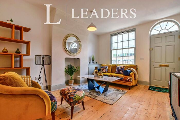 3 Bedroom Town House To Rent In Liverpool Road, Manchester, M3