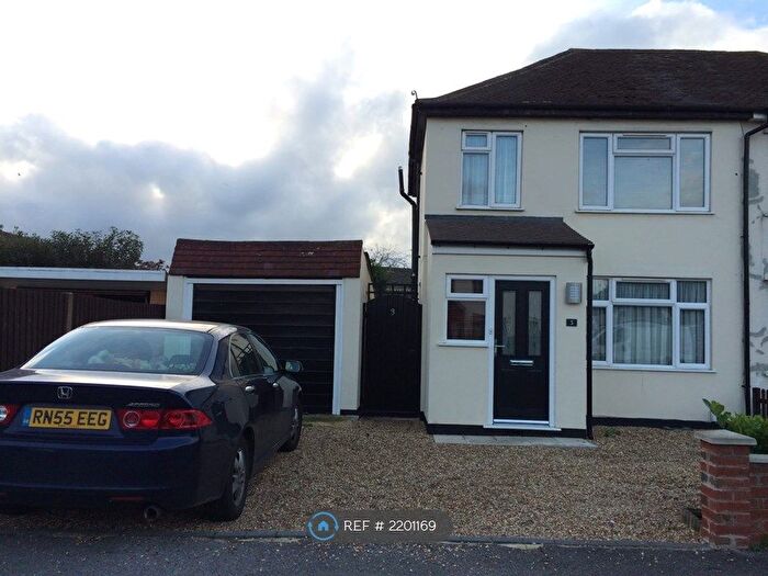 3 Bedroom Semi-Detached House To Rent In Central Avenue, West Molesey, KT8