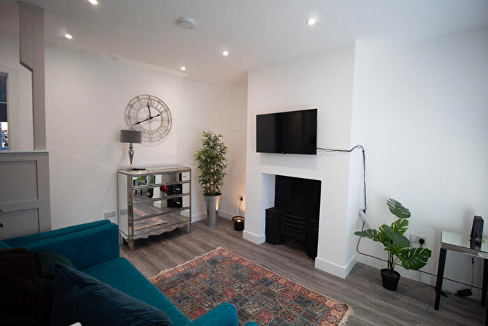 2 Bedroom Cottage To Rent In Wilford Road, Ruddington, NG11