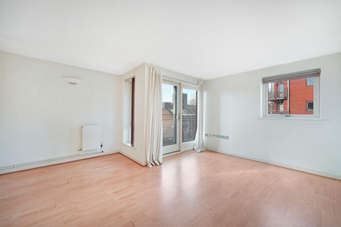 2 Bedroom Flat To Rent In Wellington Square, Kings Cross, N1