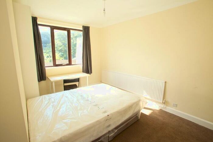 6 Bedroom Semi-Detached House To Rent In Rokeby Gardens, Headingley, Leeds, LS6