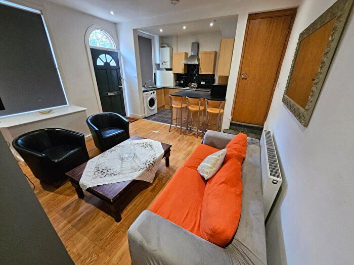 3 Bedroom Terraced House To Rent In Pennington Street, Woodhouse, Leeds, LS6