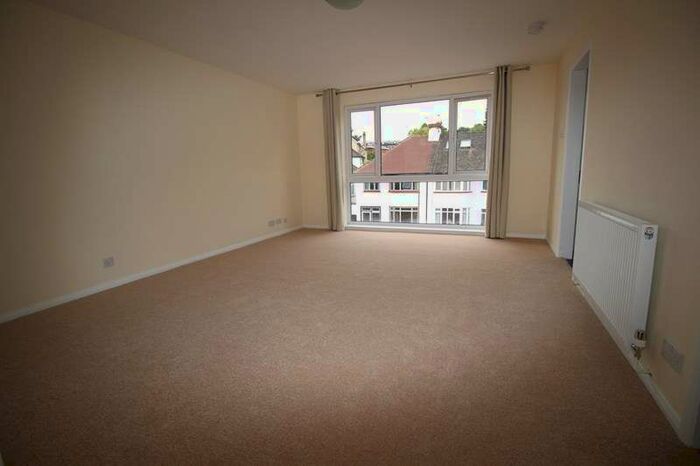 1 Bedroom Flat To Rent In Valeside Court, Warwick Road, New Barnet, EN5