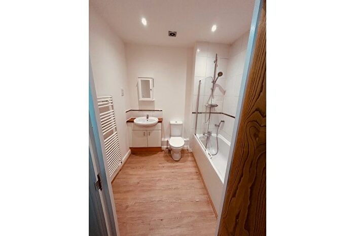 1 Bedroom Flat To Rent In Solomons Court, High Road, Finchley, London, N12