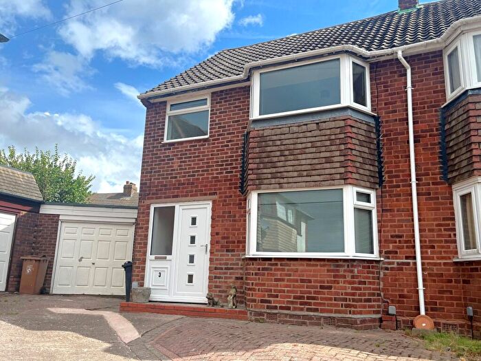 3 Bedroom Semi-Detached House To Rent In Sutherland Close, Birmingham, B43