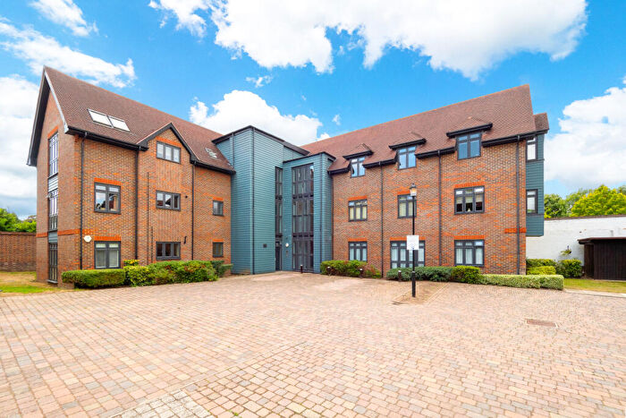 2 Bedroom Apartment For Sale In Whyte Mews, Anne Boleyn's Walk, Cheam, Sutton, SM3