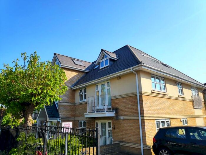 2 Bedroom Apartment To Rent In Warwick Road, Redhill, RH1