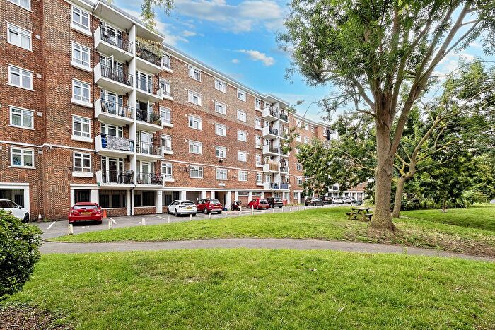 3 Bedroom Flat For Sale In Lordship Lane, London, SE22