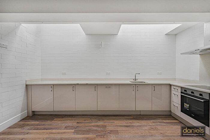 2 Bedroom Flat To Rent In Regents Park Road, Finchley, N3