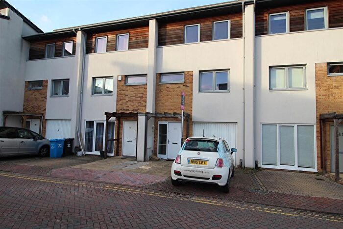3 Bedroom Town House To Rent In Broomhill Way, Poole, BH15