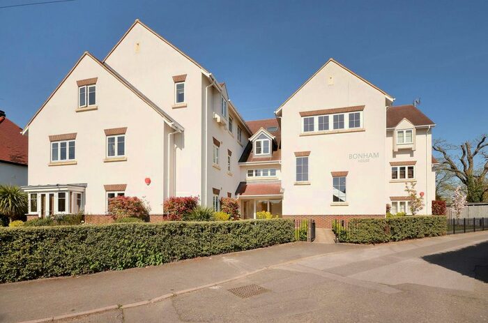 2 Bedroom Flat To Rent In Kingfield Road, Old Woking, Woking, GU22