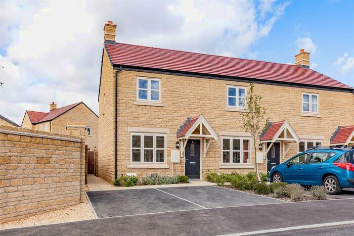 2 Bedroom Property To Rent In Regal Lane, Long Hanborough, Witney, OX29