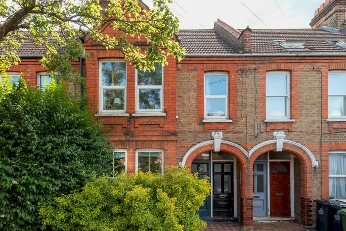 2 Bedroom Apartment To Rent In Hibbert Road, Walthamstow, E17