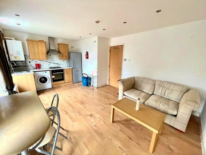 1 Bedroom Flat To Rent In Clive Street, Cardiff, CF11