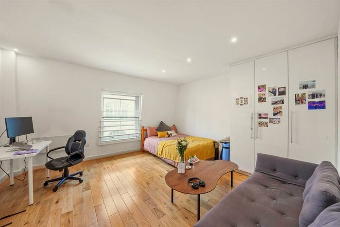 1 Bedroom Apartment To Rent In York Way, Kings Cross, N1