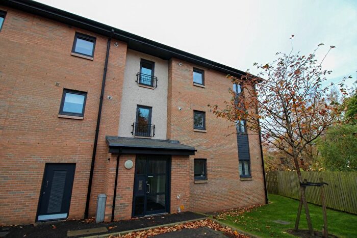 2 Bedroom Flat To Rent In Forbes Place, Laurieston, FK2