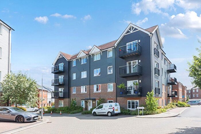 2 Bedroom Flat To Rent In Eden Road, TN14