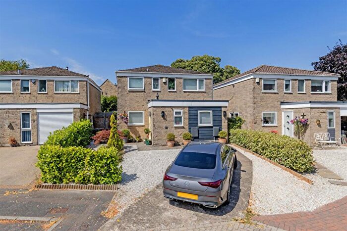 3 Bedroom Detached House For Sale In Vicarage Close, Heath, Chesterfield, S44
