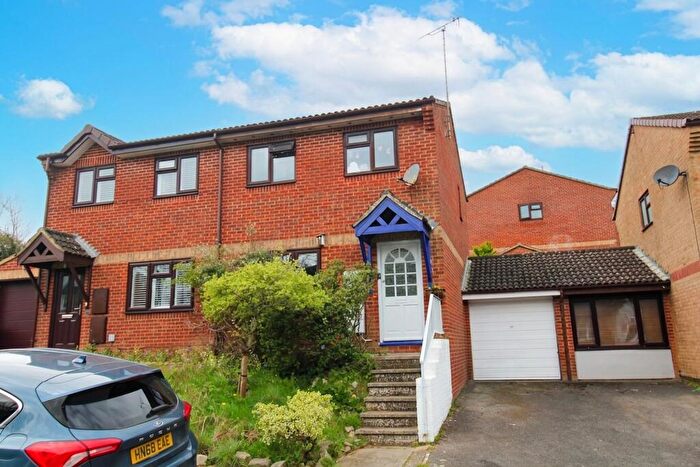 3 Bedroom Semi-Detached House For Sale In Linkway, Salisbury, SP1