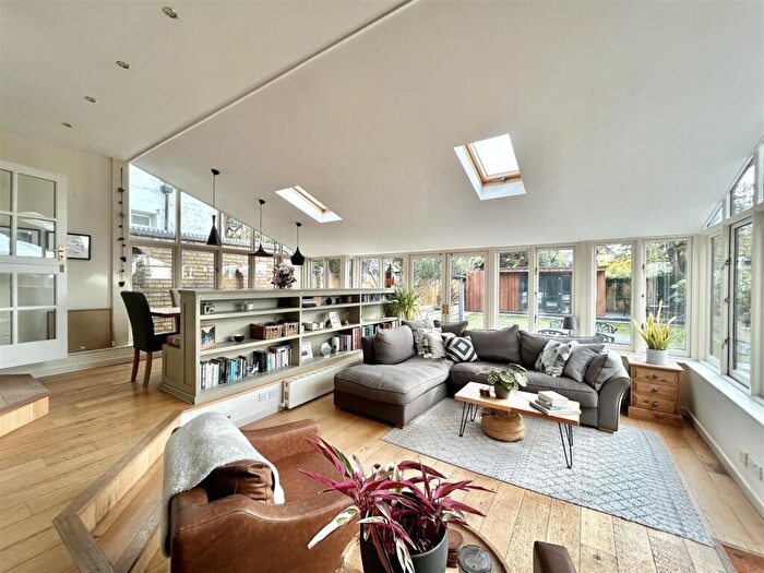 4 Bedroom Detached House For Sale In Leigh Cliff Road, Leigh-On-Sea, SS9