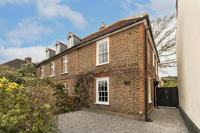 2 Bedroom Terraced House To Rent In Bridge Road, East Molesey, KT8