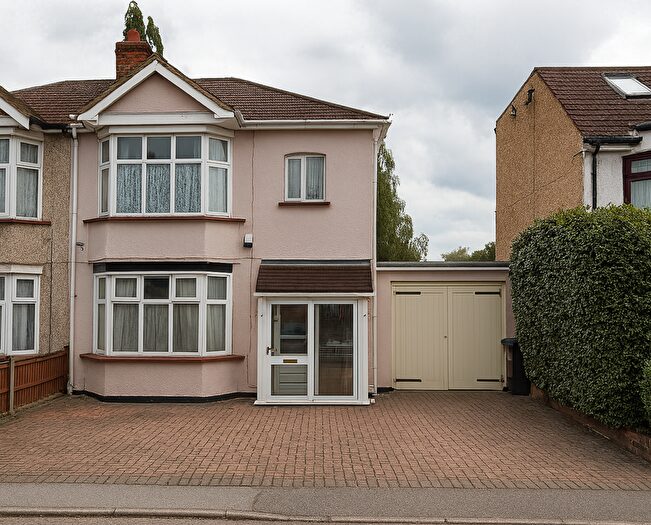 3 Bedroom End Of Terrace House To Rent In Wards Road, Ilford, IG2