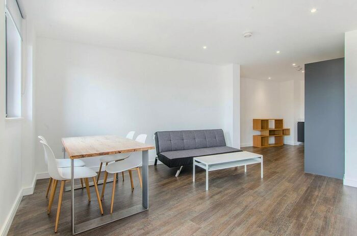 1 Bedroom Flat To Rent In Thomas York House, Woolwich, London, SE18