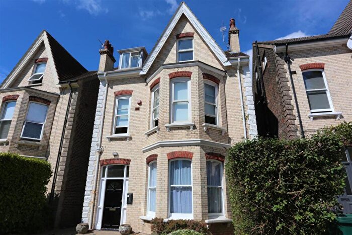 2 Bedroom Flat To Rent In Wilbury Gardens, Hove, BN3