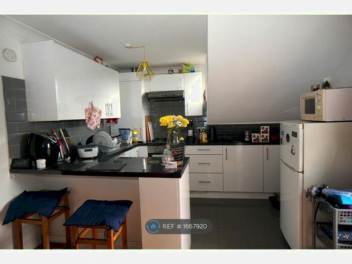 2 Bedroom Flat To Rent In Archway Road, London, N6