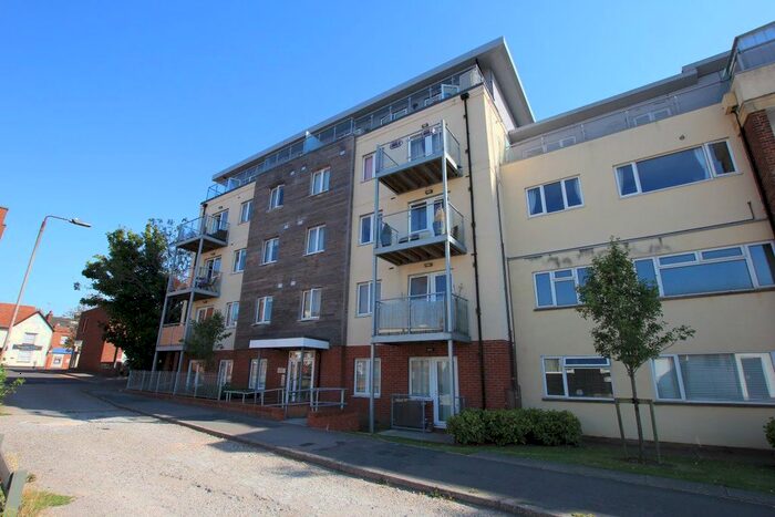 2 Bedroom Flat To Rent In St. Ediths Court, Billericay, CM12