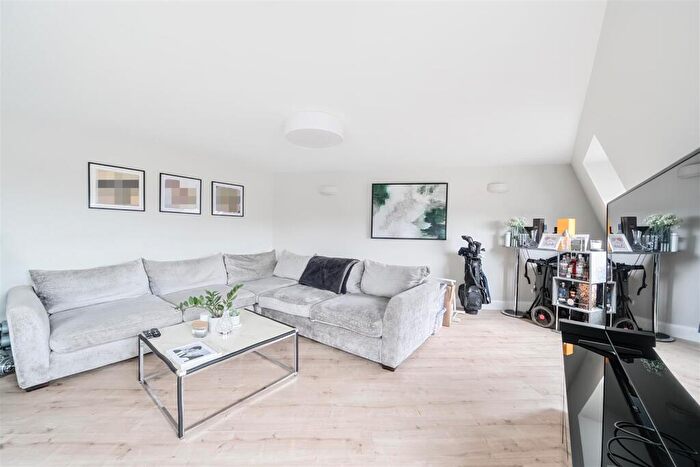 2 Bedroom Apartment For Sale In The Broadway, Stanmore, HA7
