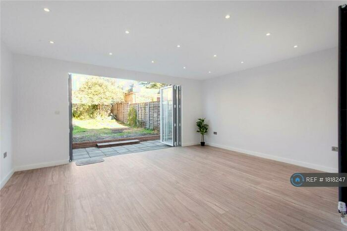 4 Bedroom Maisonette To Rent In Thistlewaite Road, London, E5