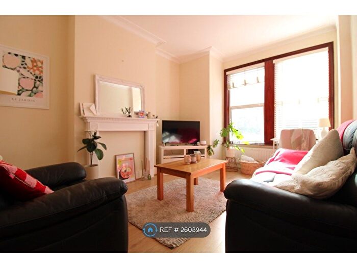 2 Bedroom Flat To Rent In Bickley Street, London, SW17