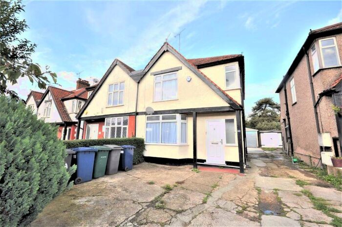 1 Bedroom Flat To Rent In Great North Way, Hendon, NW4