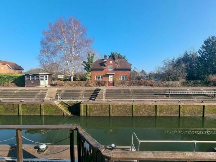 3 Bedroom Detached House To Rent In Old Windsor, Berkshire, SL4