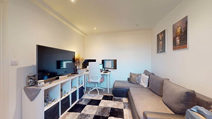 1 Bedroom Flat To Rent In Ballards Lane, London, London, N12