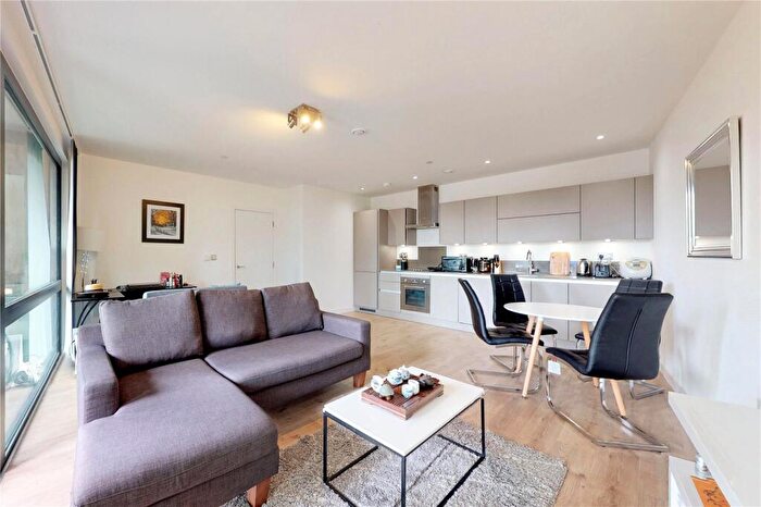 1 Bedroom Apartment To Rent In Williamsburg Plaza, London, E14
