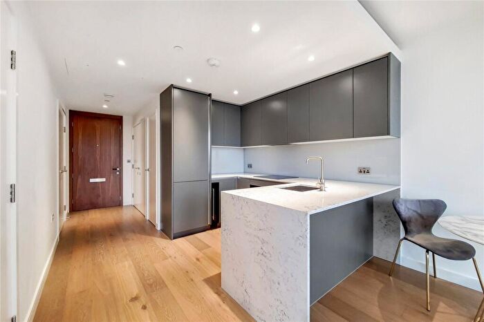 Flat To Rent In South Quay Plaza, Marsh Wall, E14