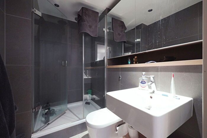 2 Bedroom Flat For Sale In Cardinal Building, Station Approach, Hayes, UB3