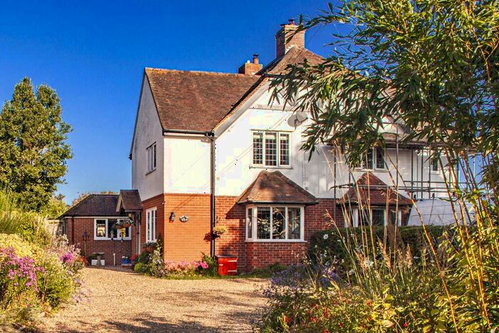 4 Bedroom House For Sale In Hurst View, Whitchurch Hill, RG8