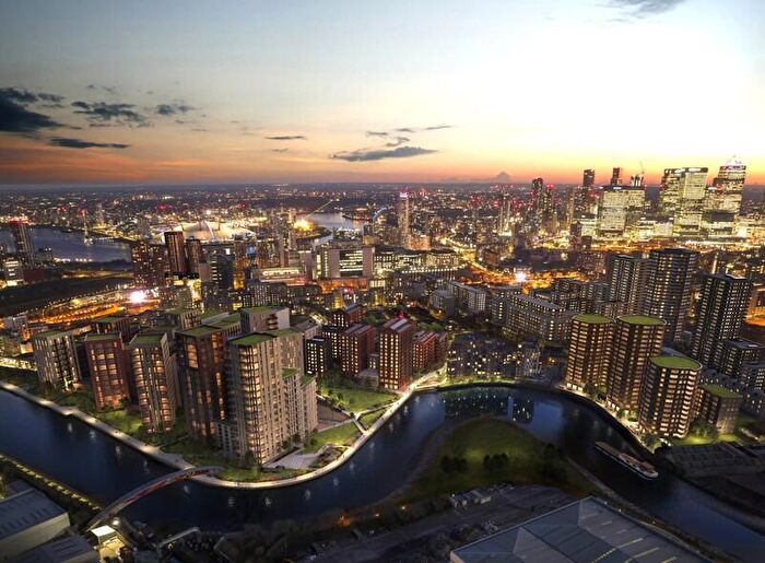2 Bedroom Apartment For Sale In Heron Wharf, Leven Road, London, E14