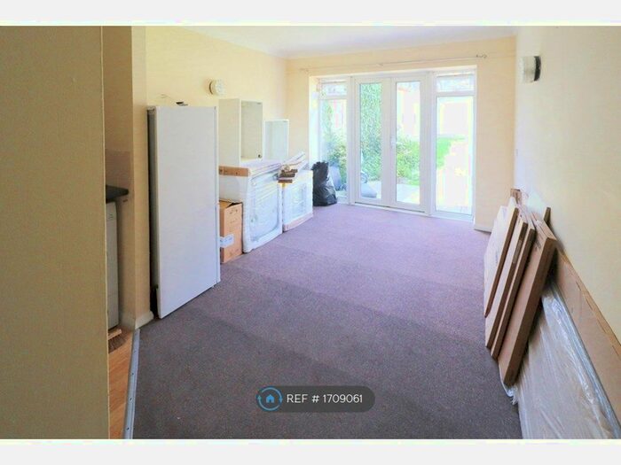 2 Bedroom Flat To Rent In Wyndhams Court, Thornton Heath, CR7