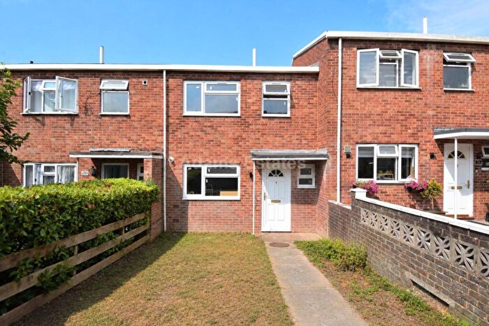 3 Bedroom Terraced House For Sale In Elizabeth Walk, Reading, RG2