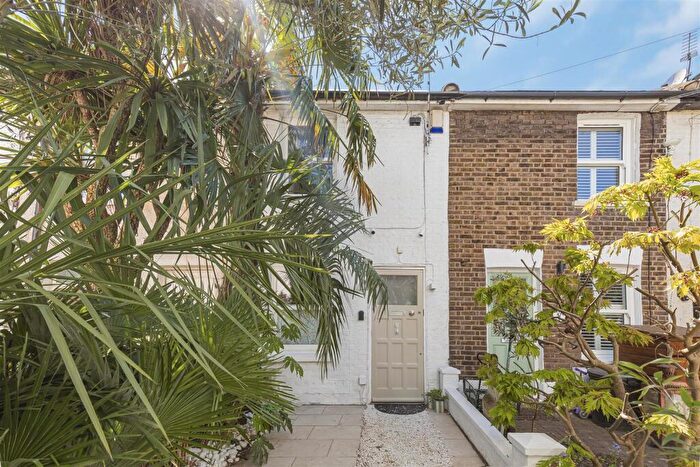 2 Bedroom Cottage For Sale In Thorne Passage, Barnes, London, SW13